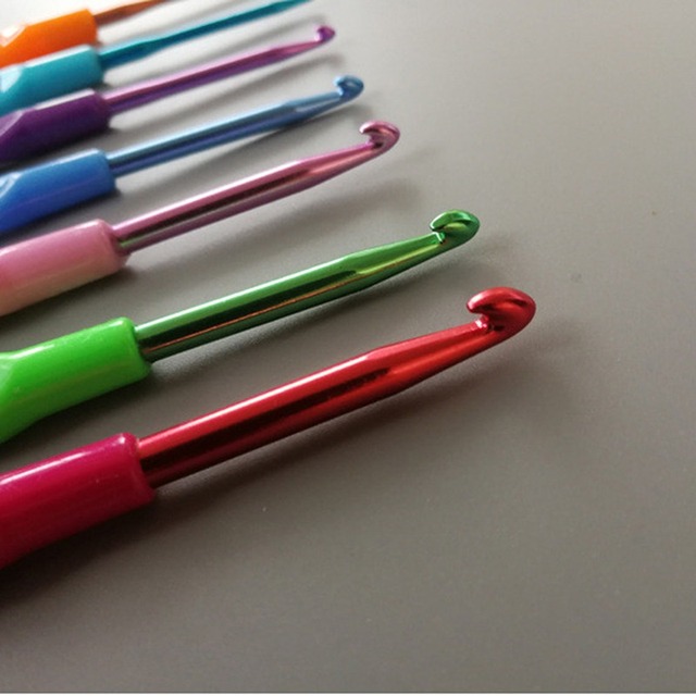 Zestaw 8 sztuk ergonomicznych szydełek DIY z kolorowymi splotami wełny - Wianko - 15