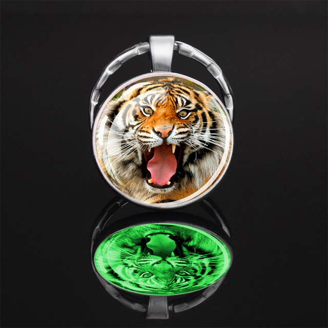 Brelok Luminous z tygrysem, wisiorek ze szklanym kaboszonem - metalowy breloczek dla zwierząt i samochodu - Wianko - 1