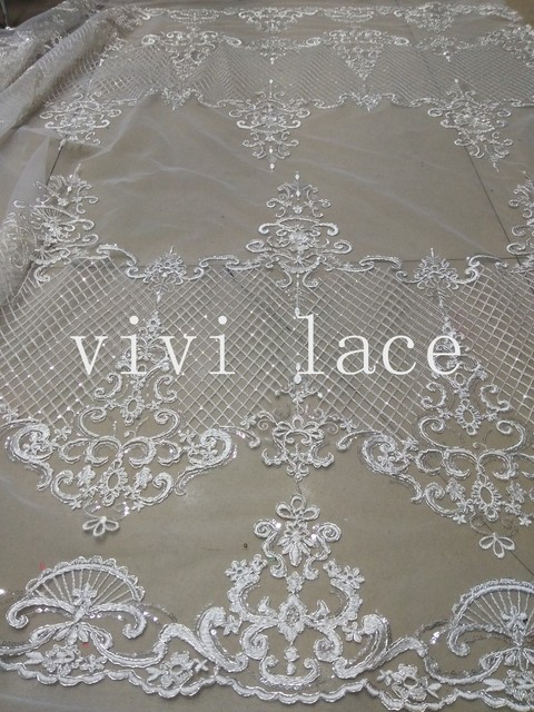 Materiał YS607: 5 jardów, kolor mleczna biel, wzór srebrny sznurek, zdobienie cekinami i koronką - idealny do sukien ślubnych, wieczorowych i na pokazy mody - Wianko - 3