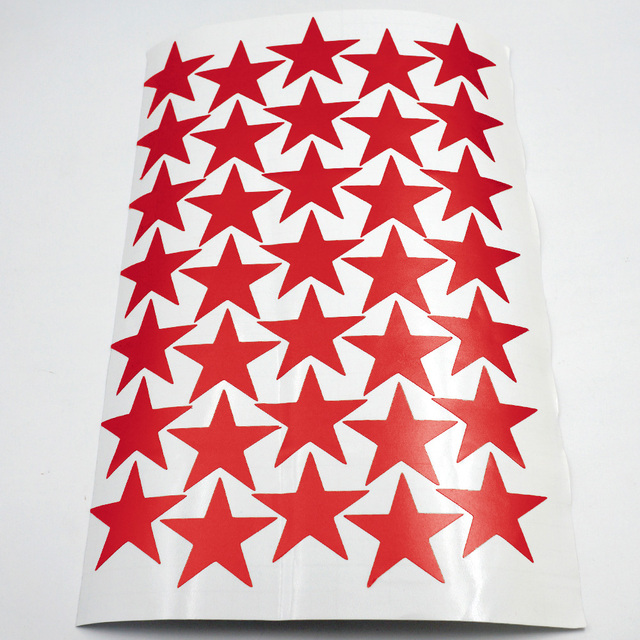 Matowe naklejki Vinyl, czerwone gwiazdy o wysokości 3/5/7 cm, idealne do dekoracji pokoi dziecięcych i przedszkoli - Wianko - 3