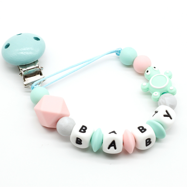 Smoczek ze spersonalizowanym imieniem z niestandardowymi literami, klipsem drewnianym – prezenty dla niemowlaka, zabawka na ząbkowanie - Wianko - 19