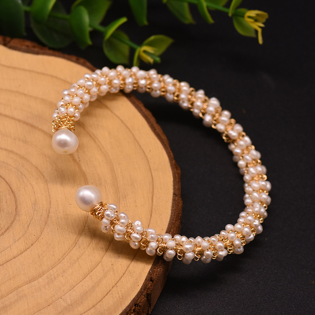Luksusowa bransoletka z naturalną perłą słodkowodną, wisiorkiem z koralikami i regulowanym mankietem - perfekcyjny prezent dla kobiet i dziewcząt na imprezy urodzinowe - Wianko - 4