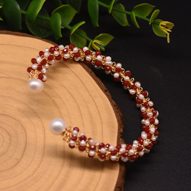 Luksusowa bransoletka z naturalną perłą słodkowodną, wisiorkiem z koralikami i regulowanym mankietem - perfekcyjny prezent dla kobiet i dziewcząt na imprezy urodzinowe - Wianko - 8