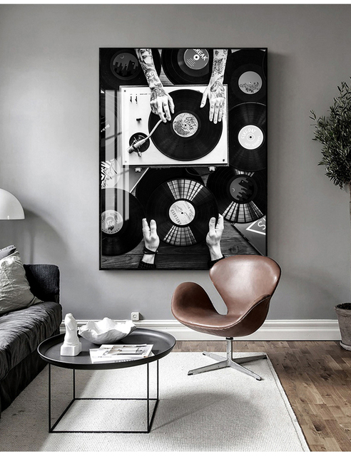 Czarno-białe zdjęcie na płótnie - idealne do wystrój salonu miłośników płyt winylowych i stylu vintage - Wianko - 4