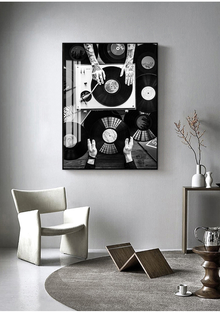 Czarno-białe zdjęcie na płótnie - idealne do wystrój salonu miłośników płyt winylowych i stylu vintage - Wianko - 3