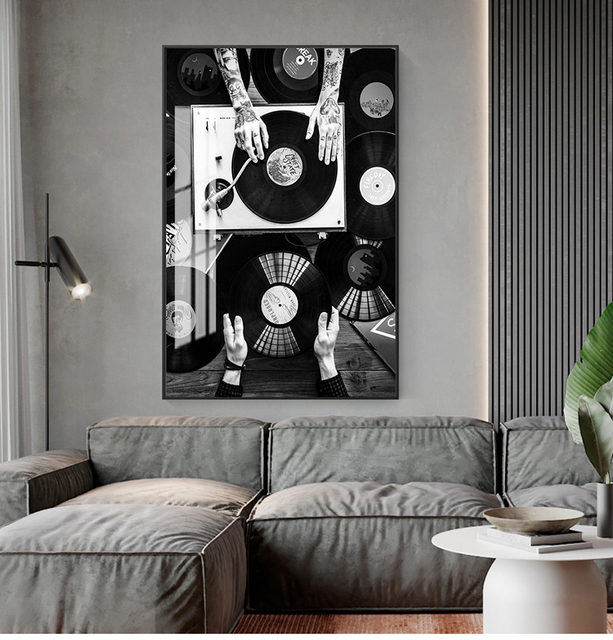 Czarno-białe zdjęcie na płótnie - idealne do wystrój salonu miłośników płyt winylowych i stylu vintage - Wianko - 1
