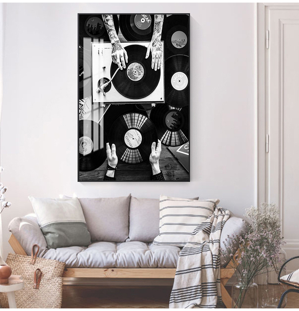 Czarno-białe zdjęcie na płótnie - idealne do wystrój salonu miłośników płyt winylowych i stylu vintage - Wianko - 2