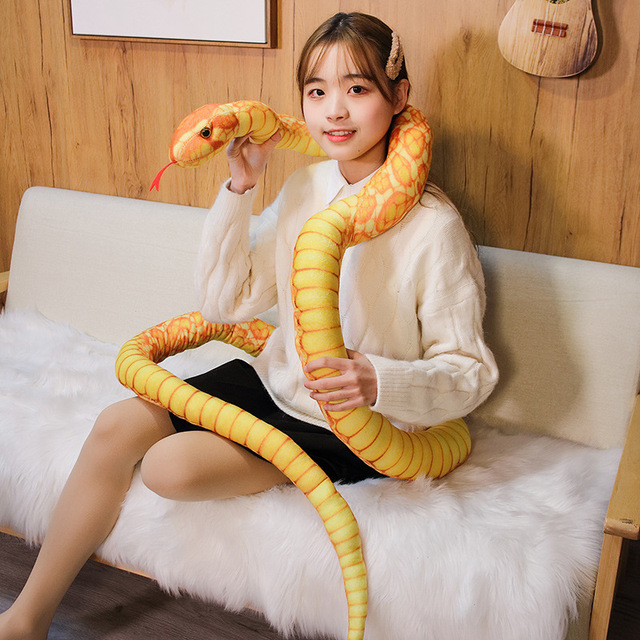 Giant Boa Cobra Pluszowa Zabawka Wąż 110-300CM - Prawdziwie Wyglądający, Nadziewany Pluszowy Wąż w Kolorach Czerwonym, Żółtym, Niebieskim i Zielonym - Idealny na Dekorację Kreatywnych Prezentów - Wianko - 16