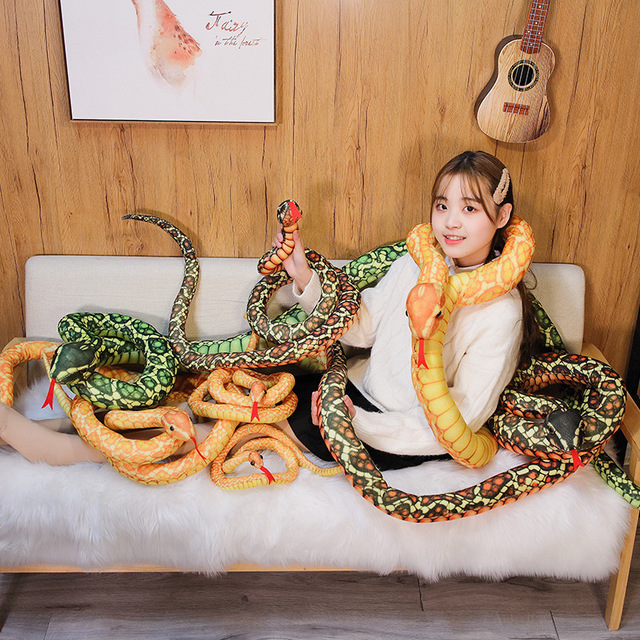 Giant Boa Cobra Pluszowa Zabawka Wąż 110-300CM - Prawdziwie Wyglądający, Nadziewany Pluszowy Wąż w Kolorach Czerwonym, Żółtym, Niebieskim i Zielonym - Idealny na Dekorację Kreatywnych Prezentów - Wianko - 9