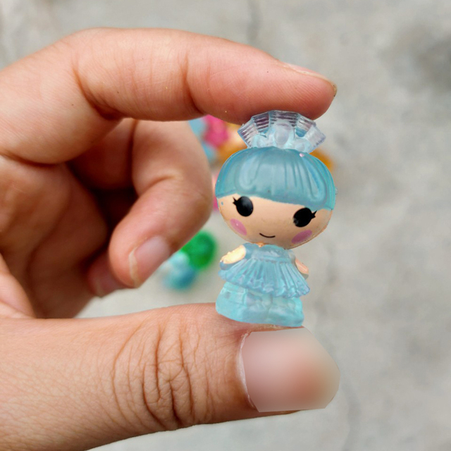 Figurka lalka Lalaloopsies księżniczka, 3 sztuki, pół-przezroczyste, małe, urocze, w różnych kolorach, idealne do dekoracji wnętrz i jako zabawka dla dzieci - Wianko - 2