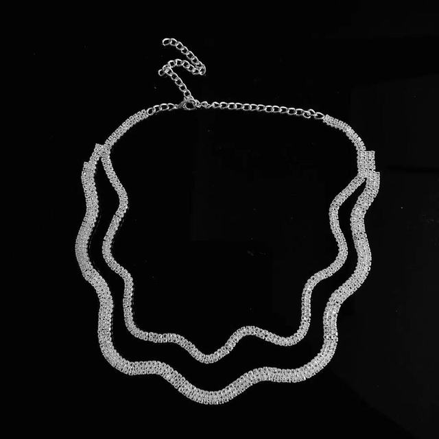 Naszyjnik regulowanej długości z błyszczącymi kryształkami w modnym faliście - biżuteria damska - Wianko - 4