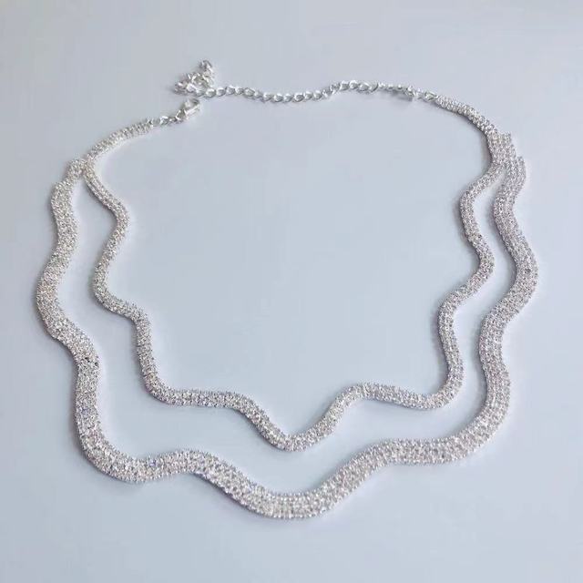 Naszyjnik regulowanej długości z błyszczącymi kryształkami w modnym faliście - biżuteria damska - Wianko - 7