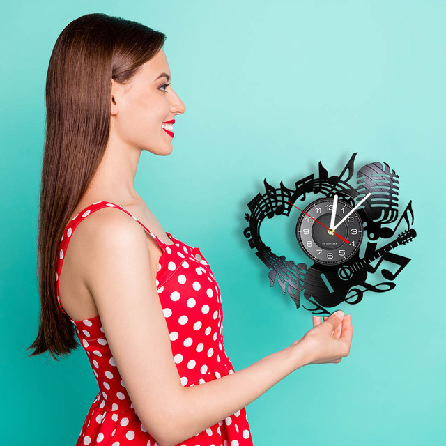 Zegar ściany w kształcie serca z laserowo wyciętą płytą winylową i motywem muzycznym - prezent dla miłośników muzyki - Wianko - 60