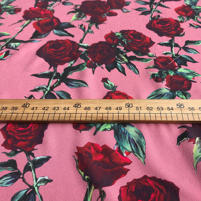 Tytuł gotowy do użycia w sklepie: Materiał chiffon z nadrukiem róż 147 cm - metr tkaniny do ręcznego szycia i DIY - sprzedaż hurtowa - Wianko - 3