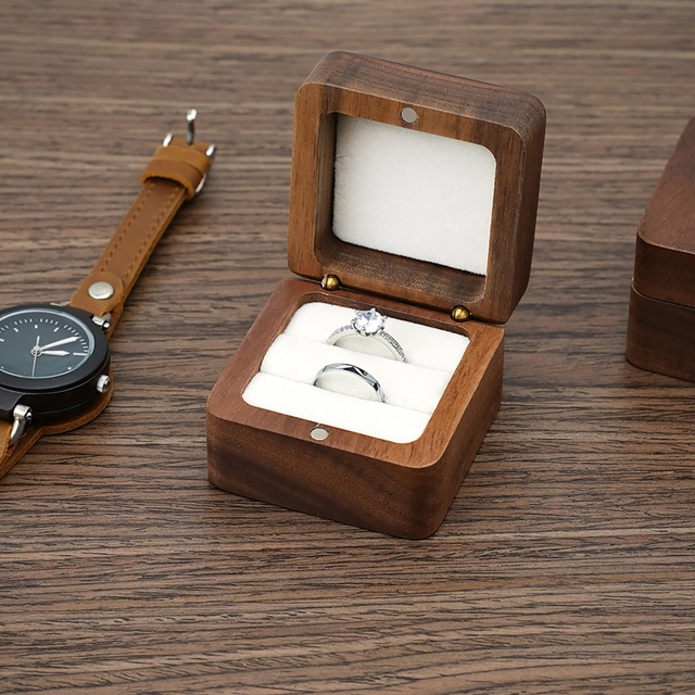 Mini drewniane pudełko na biżuterię kwadratowe - organizer z miękkim uchwytem, idealne na pierścionki i propozycje ślubne - Wianko - 5