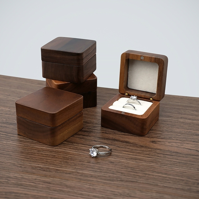 Mini drewniane pudełko na biżuterię kwadratowe - organizer z miękkim uchwytem, idealne na pierścionki i propozycje ślubne - Wianko - 8
