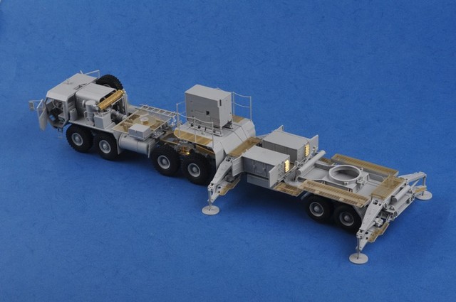 Zestaw modelarski TRUMPETER 01021 i 01022 1/35 HEMTT M983 ciągnik z M001 stanowiskiem wodowania AN/MPQ-3 RADAR i zestawem MIN-104 PATRIOT SAM SYSTEM (PAC-2) - Wianko - 4