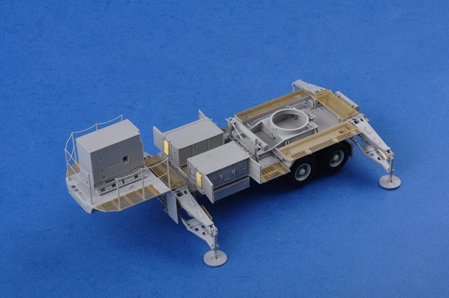 Zestaw modelarski TRUMPETER 01021 i 01022 1/35 HEMTT M983 ciągnik z M001 stanowiskiem wodowania AN/MPQ-3 RADAR i zestawem MIN-104 PATRIOT SAM SYSTEM (PAC-2) - Wianko - 36