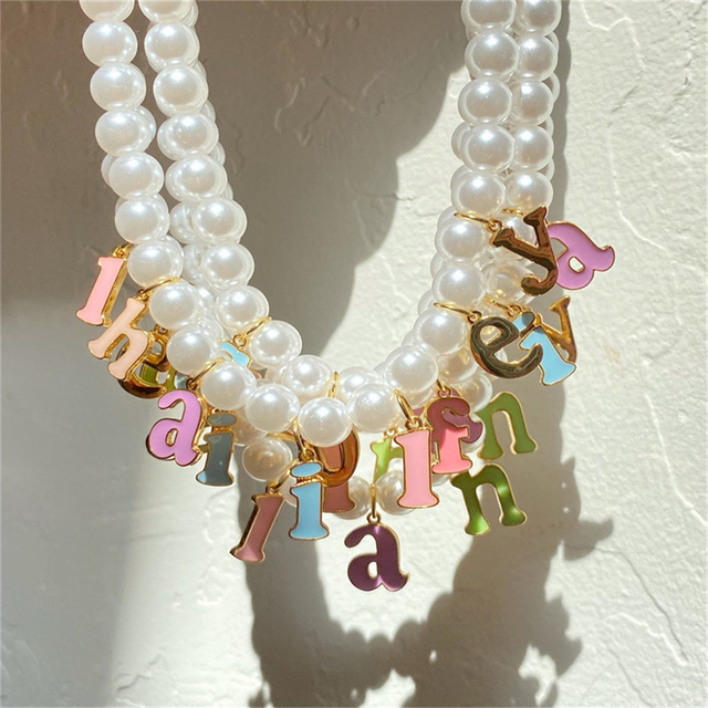 Początkowe 26 A-Z litery naszyjniki z perłami dla kobiet - kolorowe, akrylowe, niestandardowe wzory - Wianko - 2