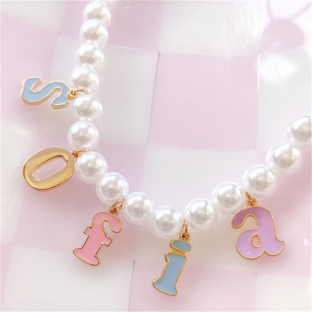 Początkowe 26 A-Z litery naszyjniki z perłami dla kobiet - kolorowe, akrylowe, niestandardowe wzory - Wianko - 6