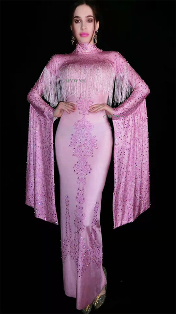 Elegancka sukienka wieczorowa z długim różowym rękawem, zdobiona diamentami i frędzlami - Wianko - 2