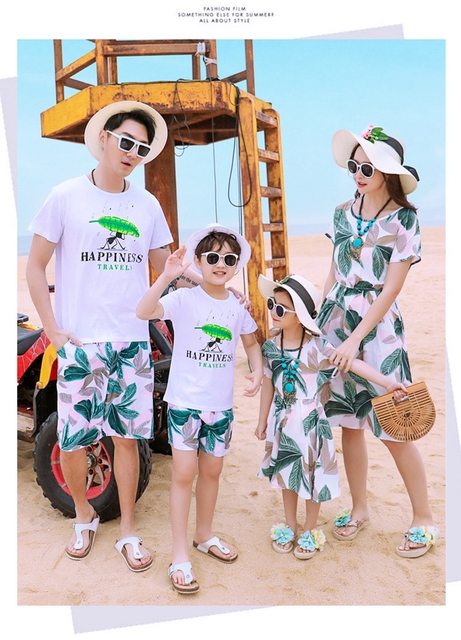 Letnie rodzinne stroje: sukienki plażowe dla matki i córki, T-shirty i spodenki dla ojca i syna, w motywy z kreskówek - Wianko - 4