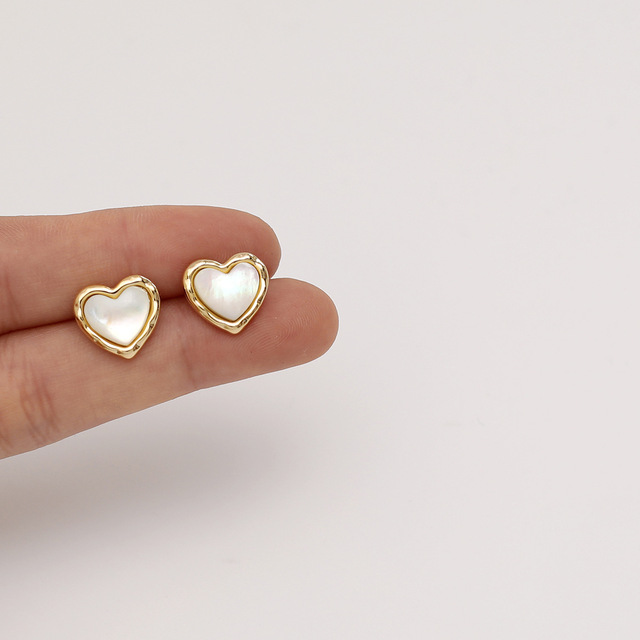 Srebrne minimalistyczne kolczyki do uszu z naturalną perłą w kształcie serca (S925, ECO Brass14k złote) - Hiacynt 2021 - Wianko - 2
