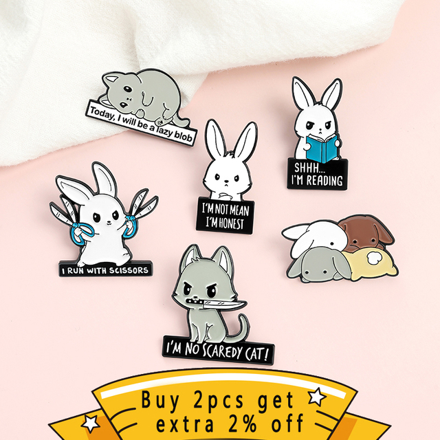 Broszka Bunny Cats niestandardowa - zamordować króliki - emaliowane szpilki - książki - nożyczki - torba - biżuteria dla zwierząt - prezent dla kobiet - Wianko - 1