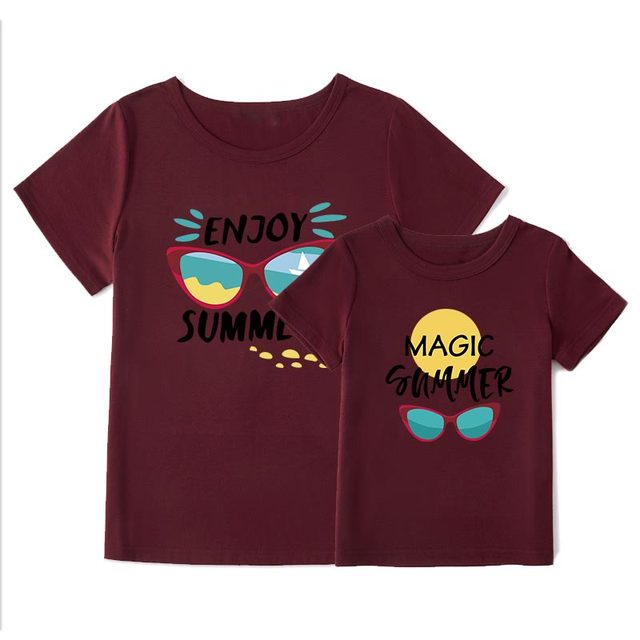 Jednakowe stroje rodzinne z nadrukiem dla latem: okulary przeciwsłoneczne, T-shirty z krótkim rękawem dla dziewczynki, chłopca, mamy i dziecka oraz sukienka dla mamy i dziewczynki - Wianko - 3