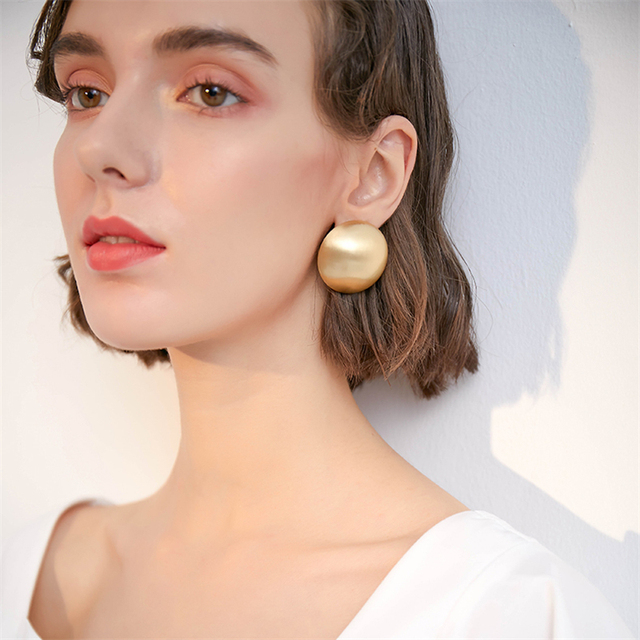 Nowe, modne, złote, matowe kolczyki ze sztyftami w kształcie półkuli, wykonane z metalu, o geometrycznym wzorze - idealne akcesoria imprezowe dla kobiet i dziewczyn w roku 2019 - Wianko - 3
