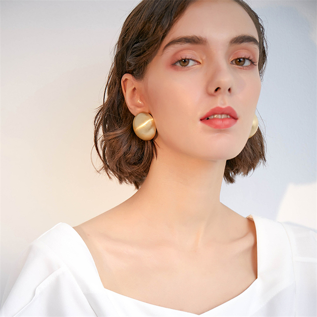 Nowe, modne, złote, matowe kolczyki ze sztyftami w kształcie półkuli, wykonane z metalu, o geometrycznym wzorze - idealne akcesoria imprezowe dla kobiet i dziewczyn w roku 2019 - Wianko - 2