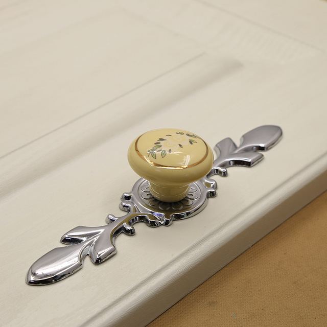 Złote uchwyty do nowoczesnej minimalistycznej szafki regałowej z szufladą i pojedynczym otworem ceramicznym na buty - Wianko - 18