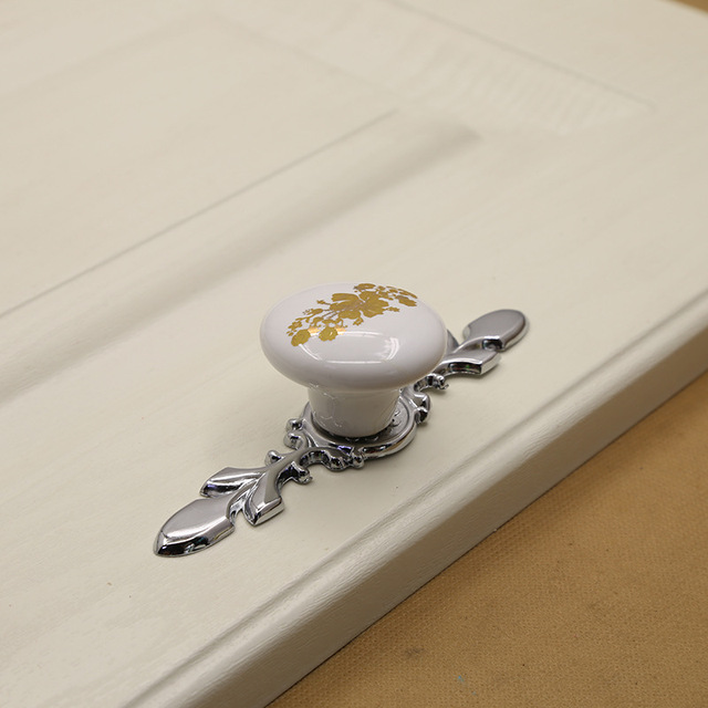Złote uchwyty do nowoczesnej minimalistycznej szafki regałowej z szufladą i pojedynczym otworem ceramicznym na buty - Wianko - 22
