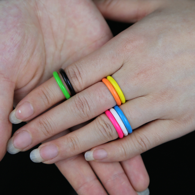 2021 nowy, wysokiej jakości kolorowy pierścionek zaręczynowy z 7 neonowymi emaliami w złotym kolorze - tęczowy modny, na wieczność, dla kobiet, na palec serdeczny - Wianko - 1