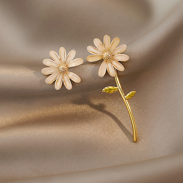 Małe asymetryczne kolczyki ze stokrotkami - nowy koreański styl 2021 dla kobiet i dziewcząt (kolczyki z kwiatem ślubnym) - Wianko - 78