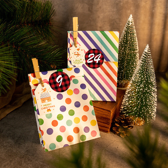 Wysokiej jakości torby na prezenty bożonarodzeniowe Rainbow Dot Wave z naklejkami, linią konopną, klamerkami i tagami - Wianko - 13