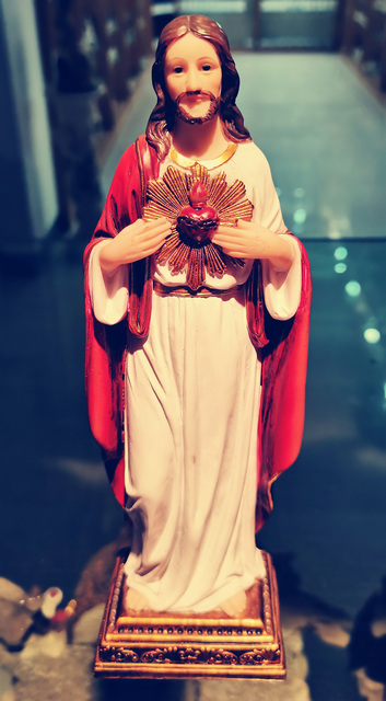 Statua Jezusa z najświętszym sercem - rysunek rzeźby z żywicy, figurka religijna do kaplicy domowej - Wianko - 3
