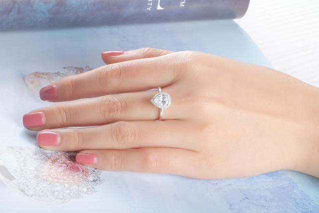 Luksusowy pierścień SACE GEMS z srebrnego brokatu w kształcie gruszki, dekorowany cyrkonem i wykończony jadowym akcentem - idealny prezent podkreślający osobowość - Wianko - 20
