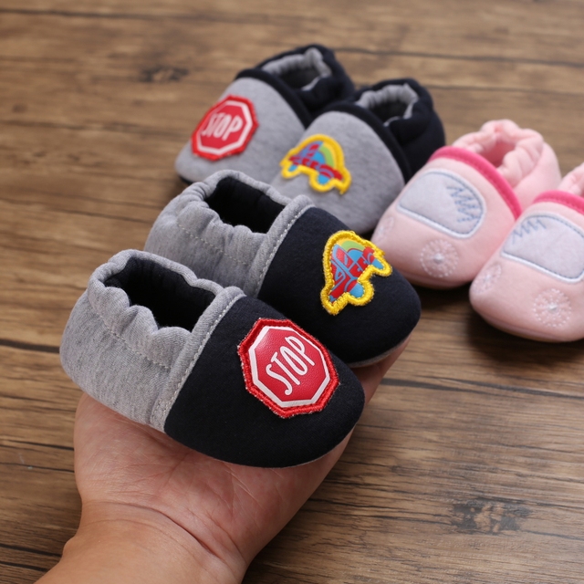 Dopracowany tytuł: Miękkie obuwie Cartoon Baby Shoes dla dziewczynek – idealne dla noworodków i małych dzieci w jesieni 2021 - Wianko - 39