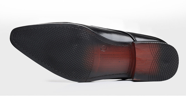Męskie buty wizytowe z miękkiej brytyjskiej skóry z wycinanymi wzorami, na sznurowadła, z retro stylu, noszone w 2021 roku z noskami w formie Bullock - Wianko - 12