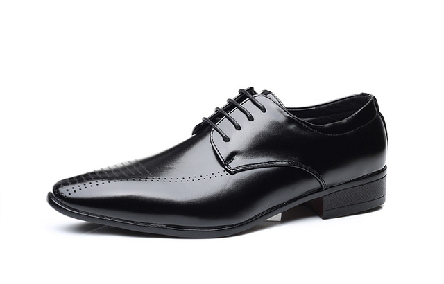 Męskie buty wizytowe z miękkiej brytyjskiej skóry z wycinanymi wzorami, na sznurowadła, z retro stylu, noszone w 2021 roku z noskami w formie Bullock - Wianko - 13