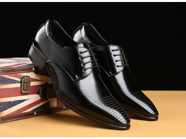 Męskie buty wizytowe z miękkiej brytyjskiej skóry z wycinanymi wzorami, na sznurowadła, z retro stylu, noszone w 2021 roku z noskami w formie Bullock - Wianko - 9