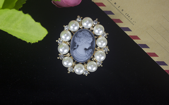 Lukratywna broszka Pin dla damy w nowym jesienno-zimowym stylu - Wianko - 4