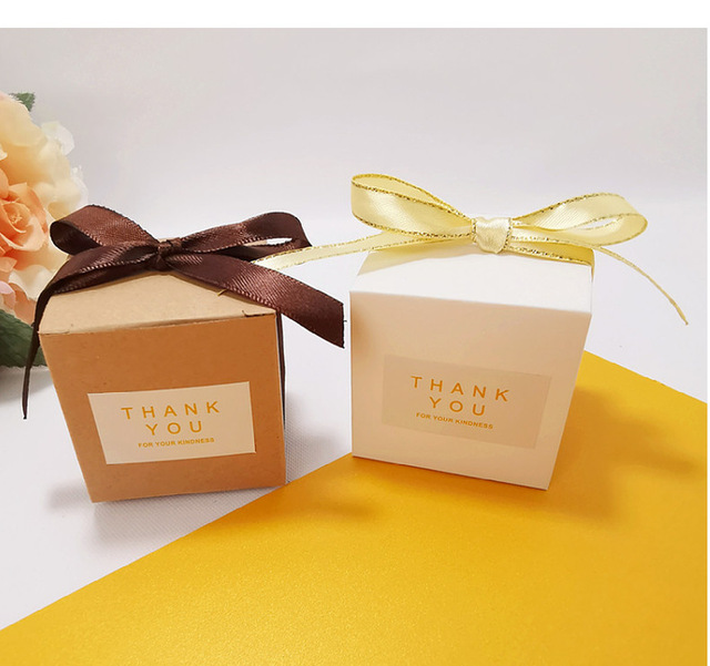 Kreatywne białe małe kwadratowe pudełka DIY na cukierki ślubne z wstążką i podziękowaniami - Wianko - 10