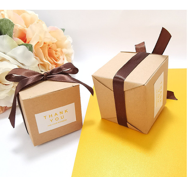 Kreatywne białe małe kwadratowe pudełka DIY na cukierki ślubne z wstążką i podziękowaniami - Wianko - 11
