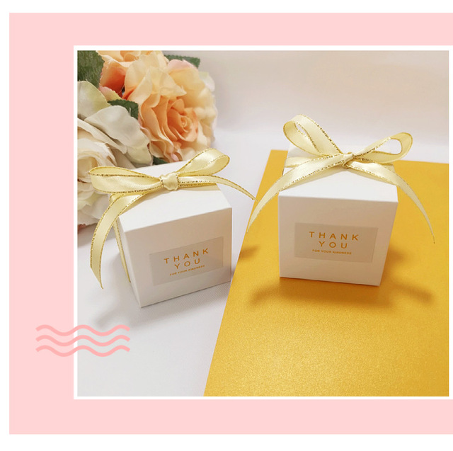 Kreatywne białe małe kwadratowe pudełka DIY na cukierki ślubne z wstążką i podziękowaniami - Wianko - 5