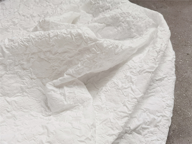 Biały płatek wypukły-wklęsły materiał plisowany w teksturę bąbelkową - tło do DIY dla projektantów odzieży - Wianko - 6