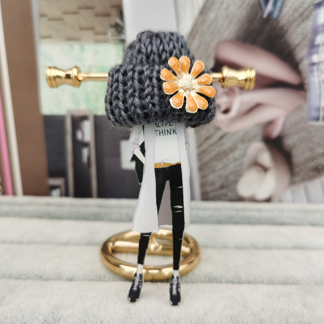 Handmade broszka dziewczyny, akrylowe modele, kwiaty, przypinki na klapę, wełniany kapelusz, tornister - prezent 2021 - Wianko - 6