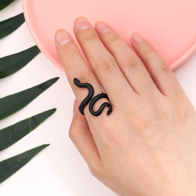 Pierścień węża czarny z pozłacanymi otwarciami dla kobiet o punkowej osobowości - biżuteria klubowa - Wianko - 8
