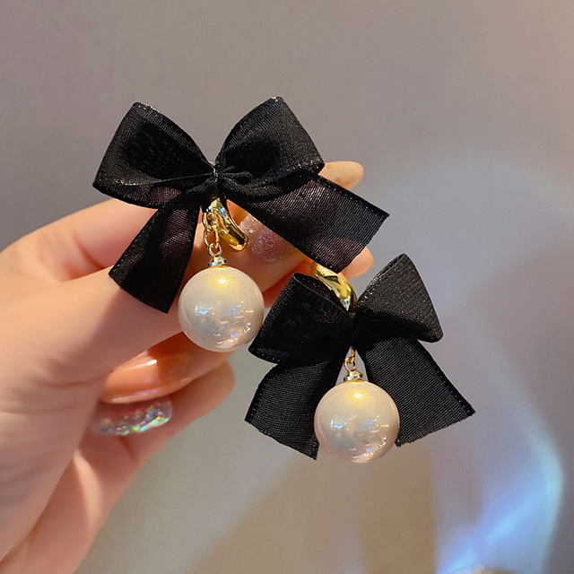 Kolczyki wiszące z czarnym Bowknotem i białymi perłami dla kobiet z Korei Południowej - Wianko - 4
